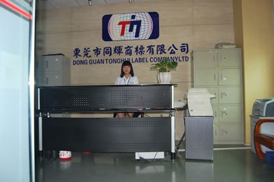 服裝吊牌供應(yīng)商為你講解服裝吊牌制作、印刷流程。